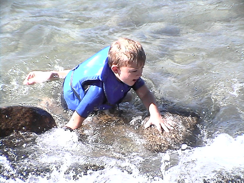2003_Sum_Leif_in_Water